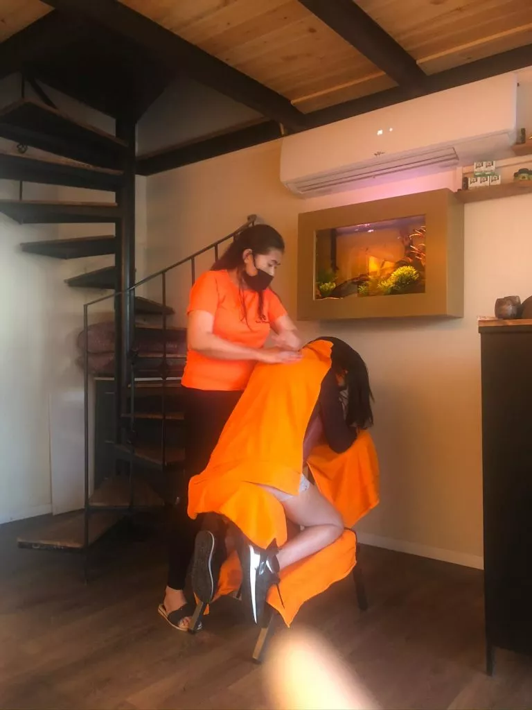 עיסוי צוואר גב כתפיים תאילנדי
